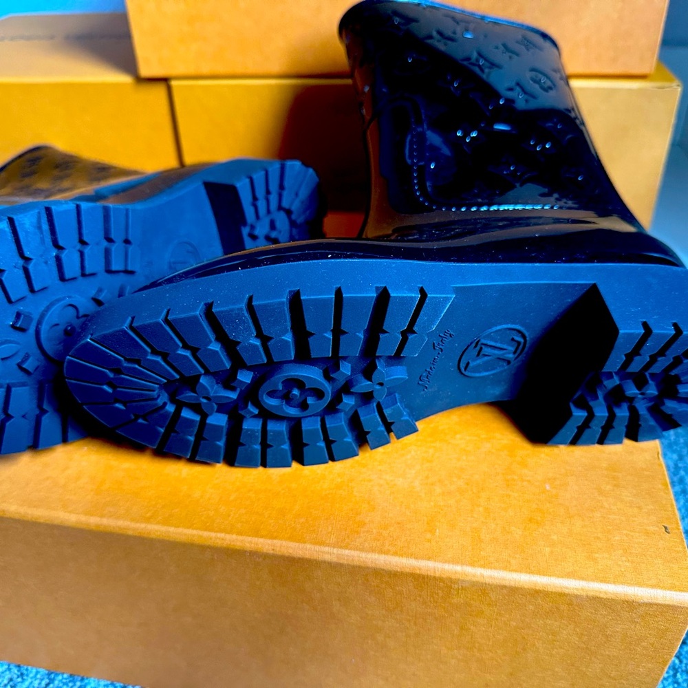 Louis Vuitton Drops Flat Boot - Picture 3 of 5